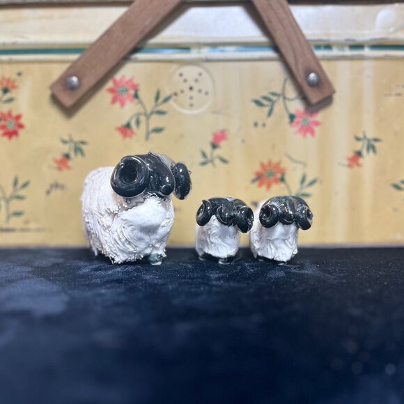 Vintage sheep family made in Scotland - Picture 1 of 5